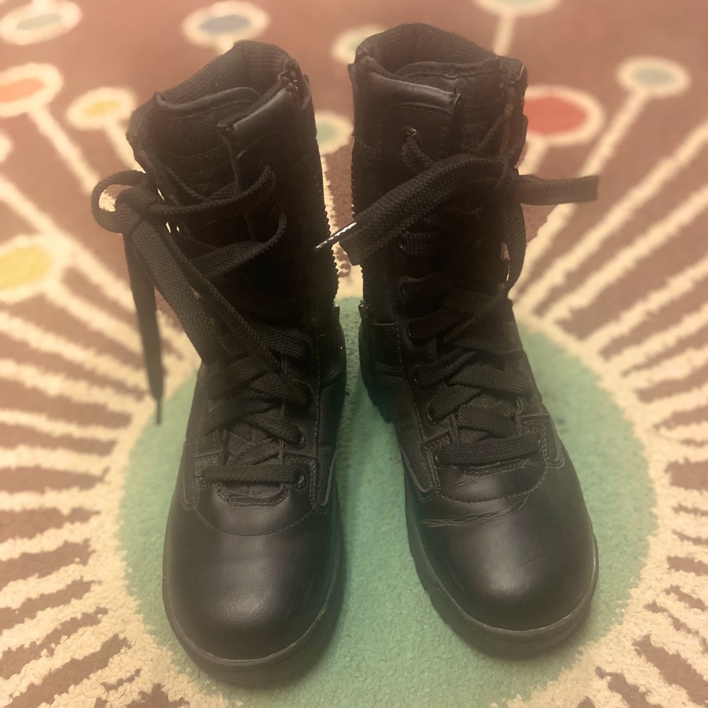 Response Gear brand tactical work boots🚧